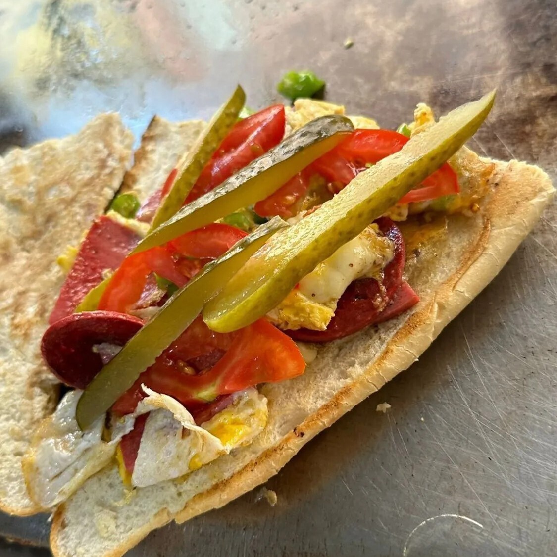 Yumurtalı Salamlı Kaşarlı Yarım Ekmek Sandwich