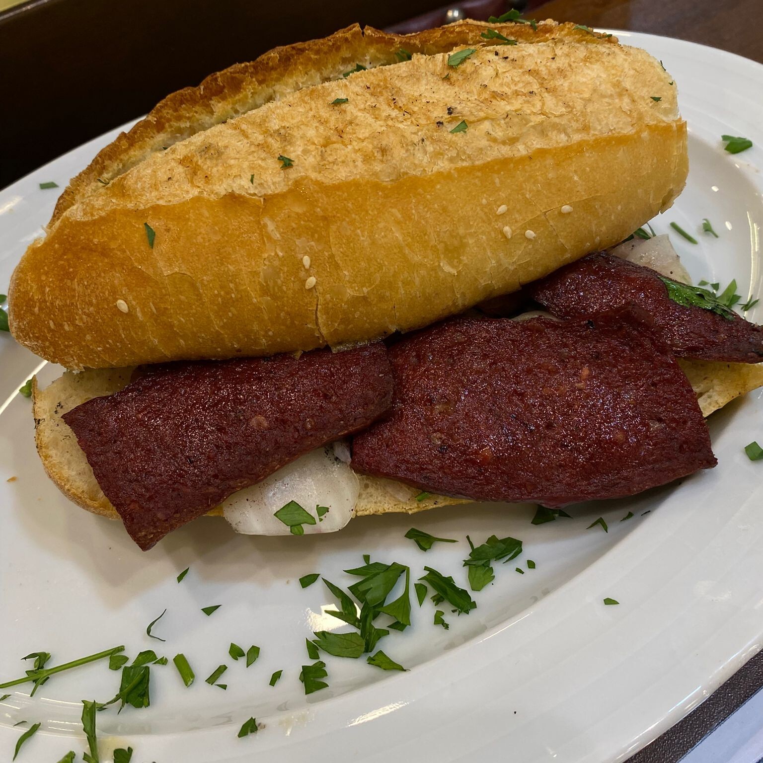 Yarım Ekmek Arası Sucuk