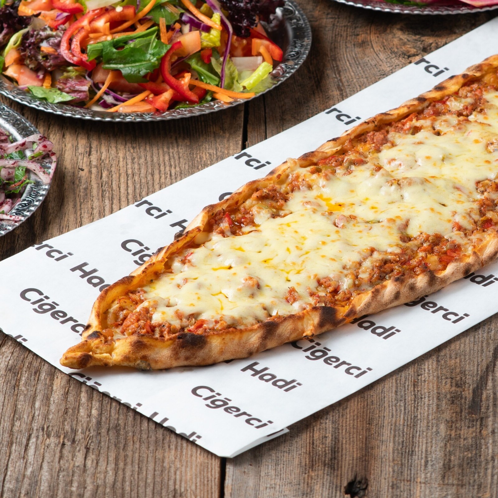 Kaşarlı Kıymalı Pide