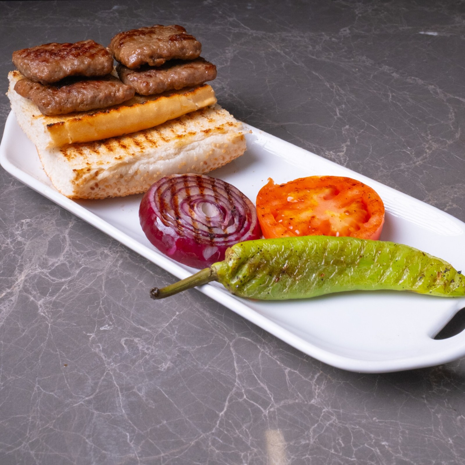 Izgara Köfte Tabağı