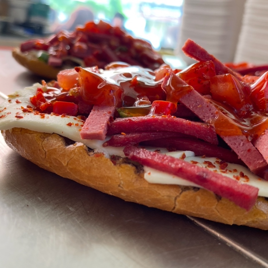 Sosisli & Yumurtalı & Kaşarlı Tost