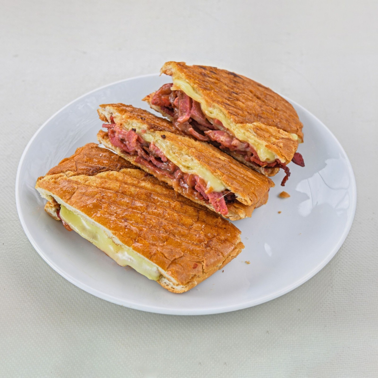 Sucuklu Kaşarlı Tost