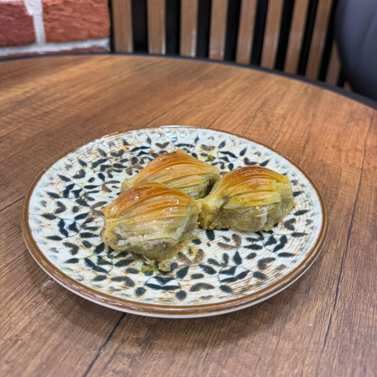 Tereyağlı Fıstıklı Midye (1 kg)