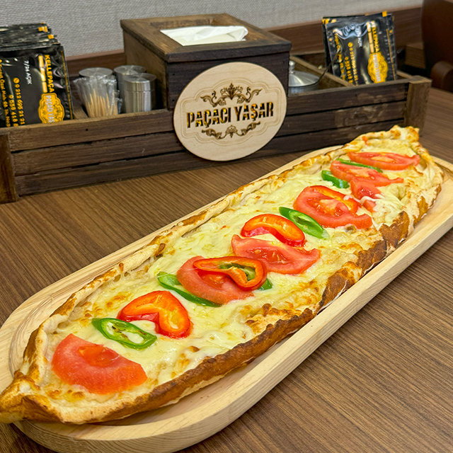 Kaşarlı Sebzeli Pide