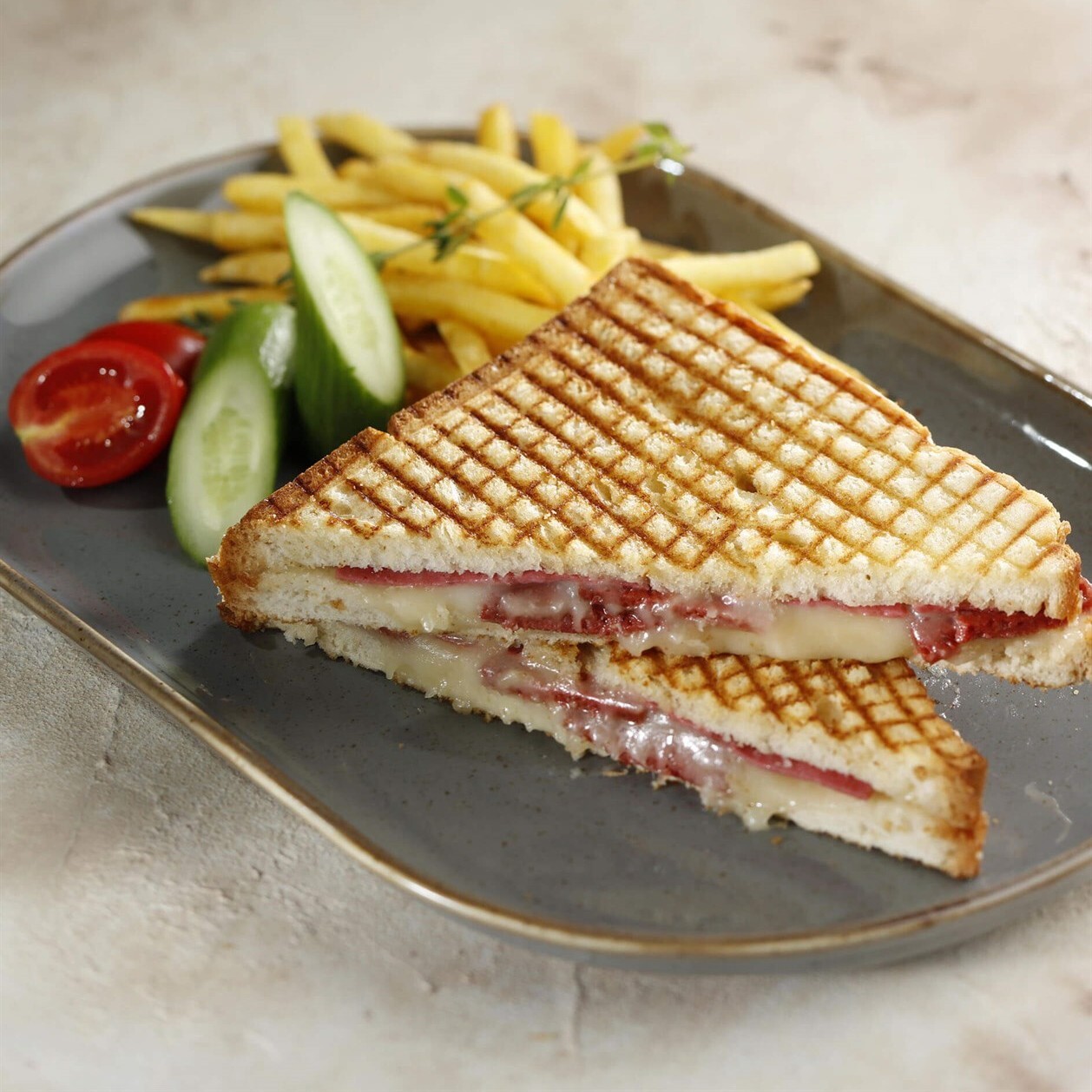 Kare Tost Ekmeğine Karışık Tost Menü