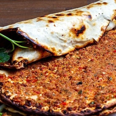 Acılı Taşfırın Lahmacun (İsotlu)