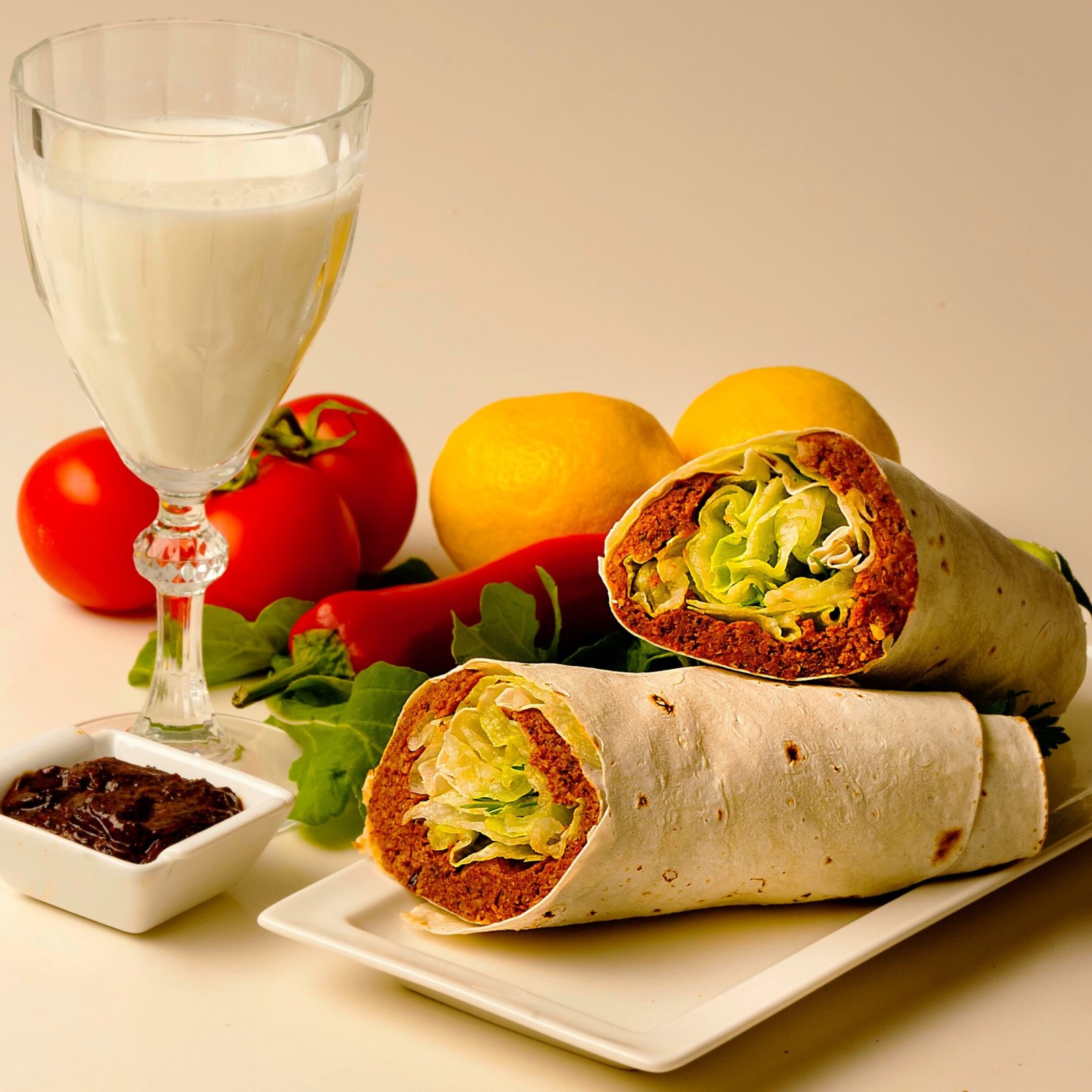 Öğrenci Çiğ Köfte Dürüm + Ayran