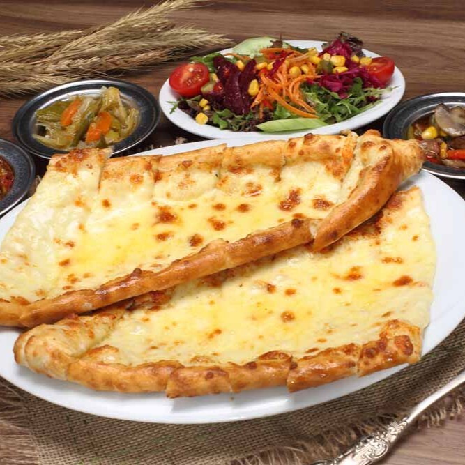 Sucuklu Kaşarlı Pide