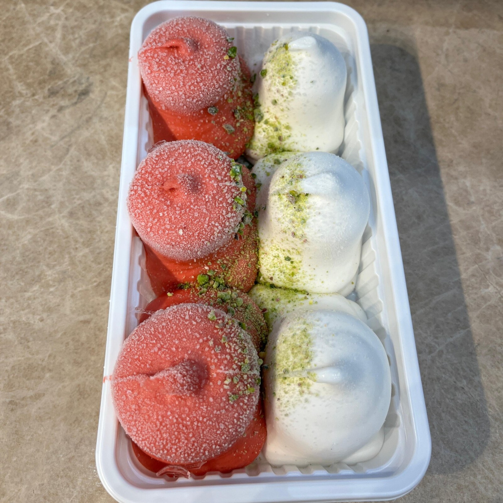 Çilekli ve Sade Maraş dondurması