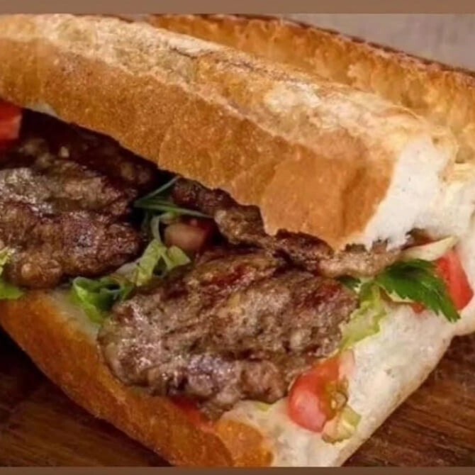 Yarım Köfte Ekmek