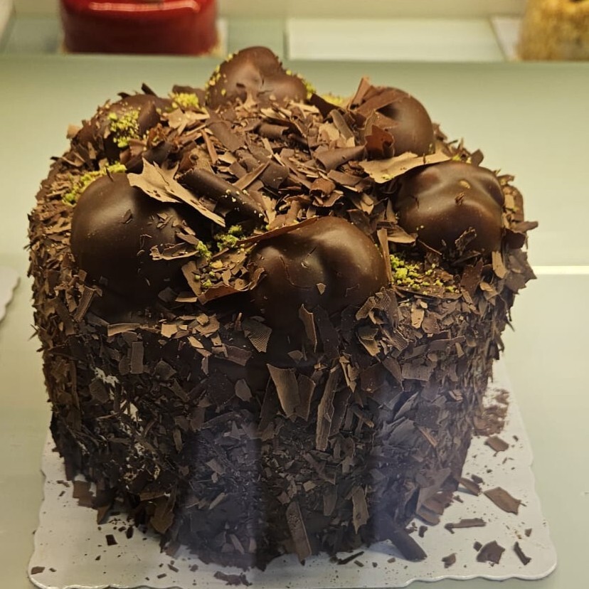 6 Kişilik Profiterollü Çikolatalı Pasta