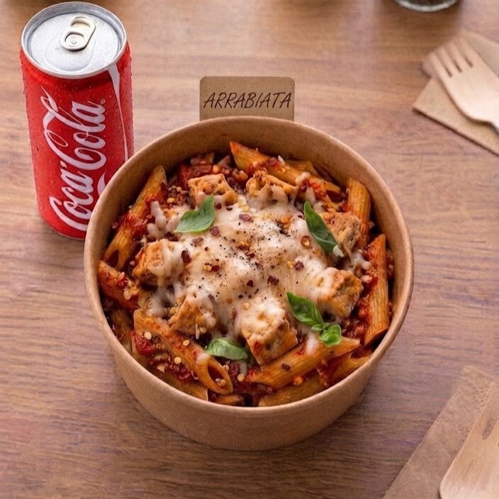 Arrabbiata Soslu Tavuklu Penne + Coca Cola