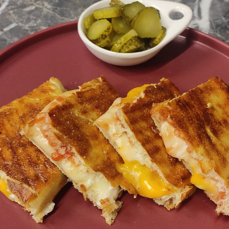 Bazlama 3 Peynirli Tost