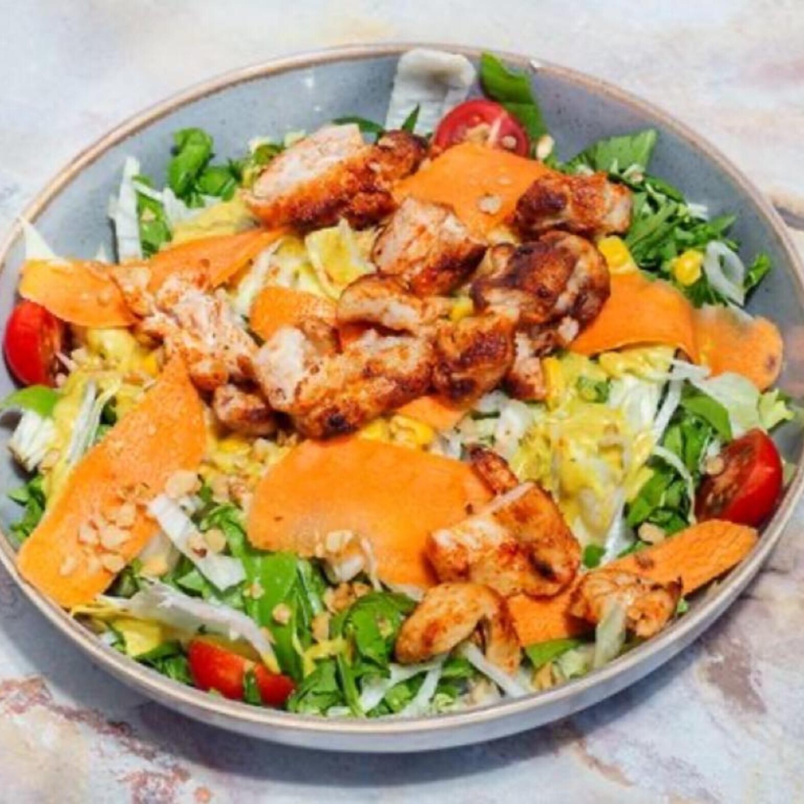 Ilık Tavuklu Salata