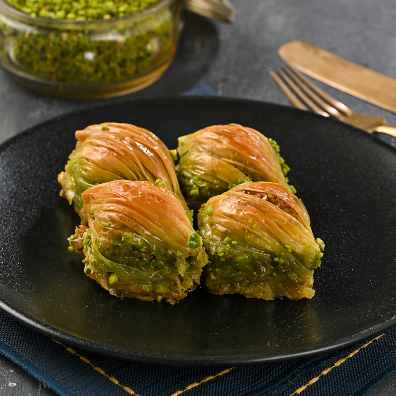 Fıstıklı Midye Baklava