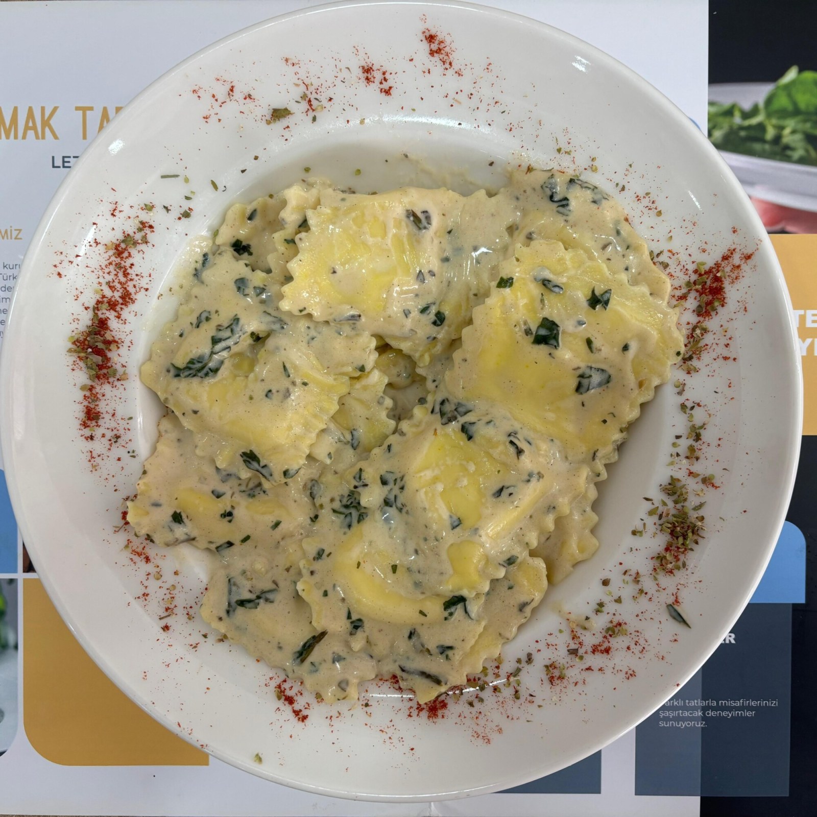 Beş Peynirli Fesleğenli Ravioli