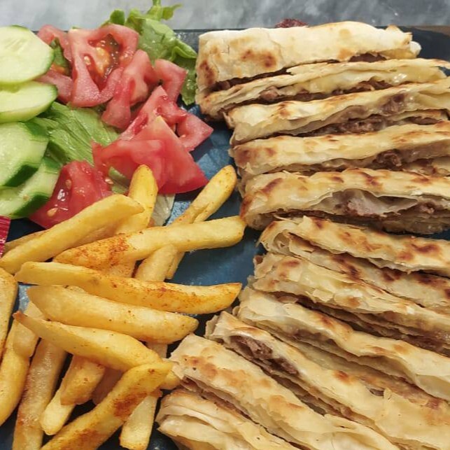 Sucuklu Kaşarlı Gözleme + Patates Kızartması +Ayran+tatlı