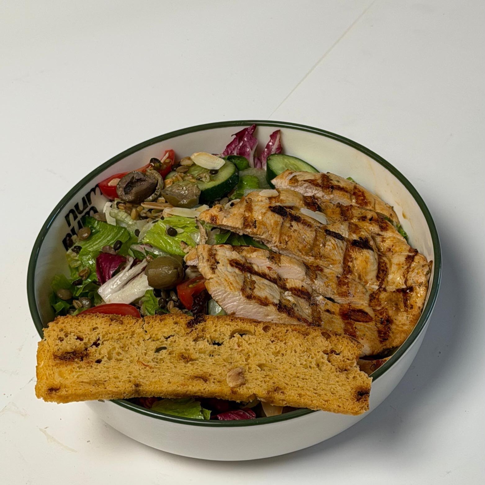 Izgara Tavuklu Salata
