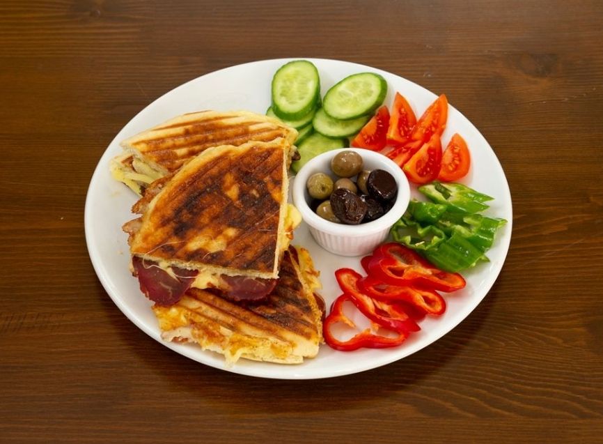 Çemenli Kaşarlı Bazlama Tost