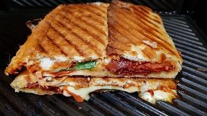 Acılı Yengen Tost