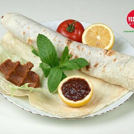 Tabakta 1 Porsiyon Doritoslu Beyti Çiğ Köfte