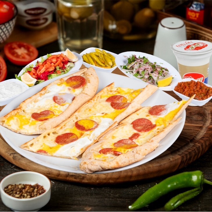 Kaşarlı Sucuklu Yumurtalı Pide Menü