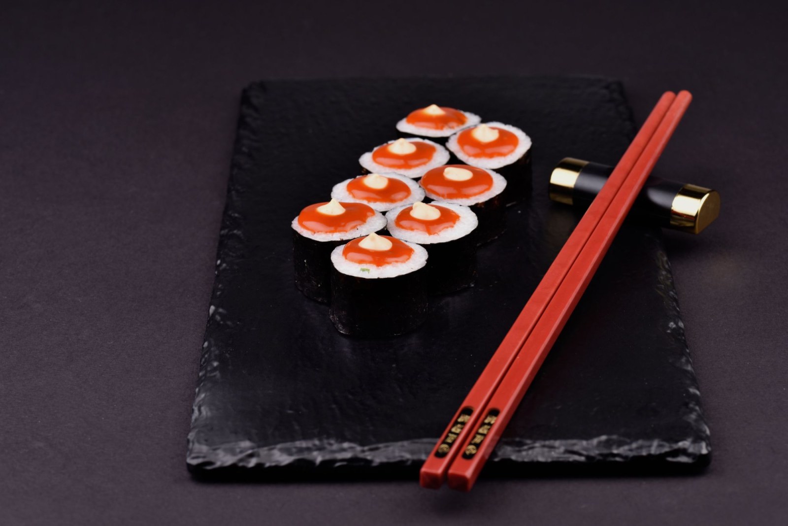 Spicy Tuna Maki (8 pcs)
