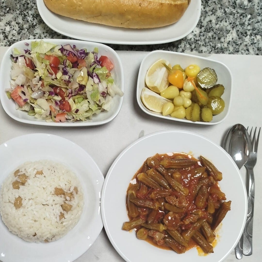 Yeşil Fasulye + Pilav + Salata+Turşu+Ekmek