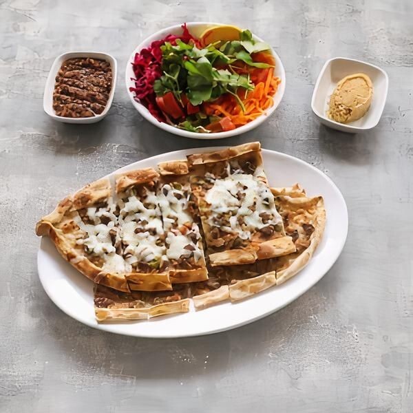 Kuşbaşılı Kaşarlı Pide