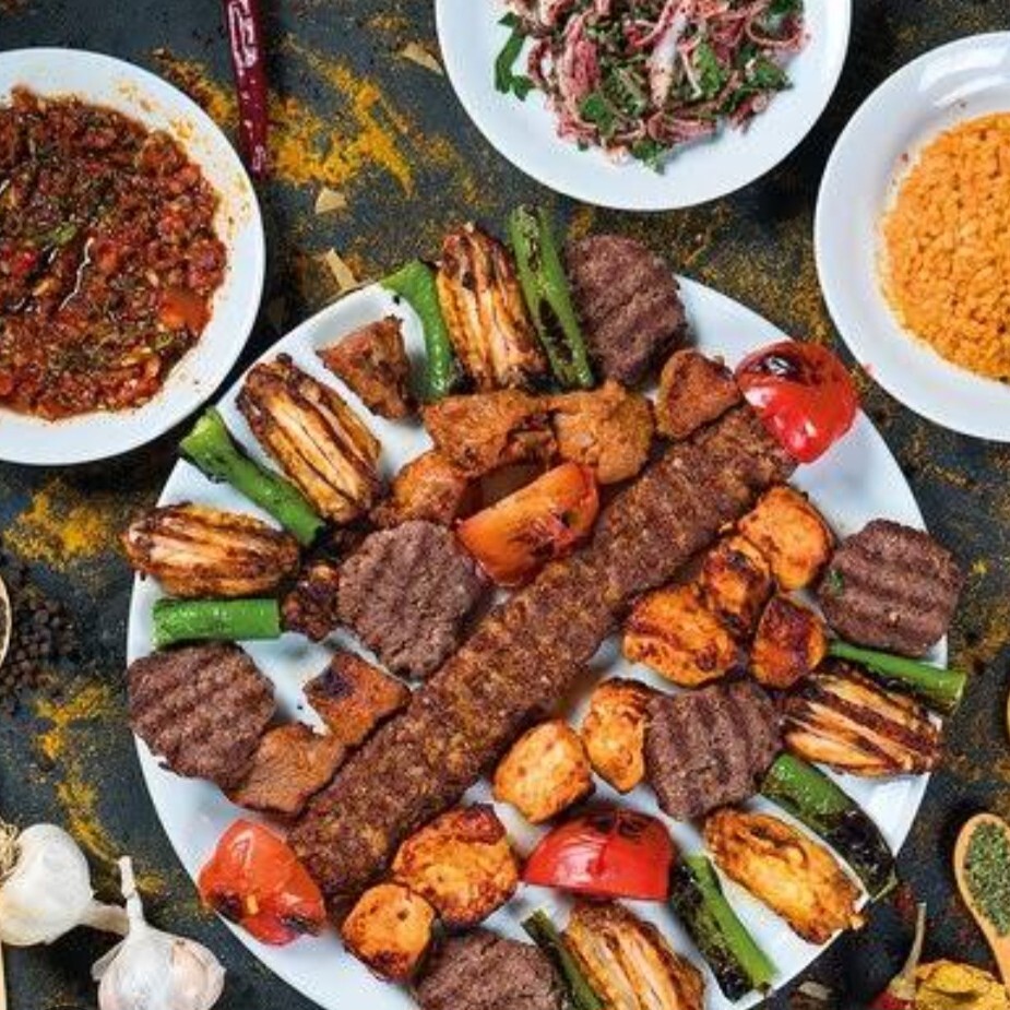 Pir Hasan Ultra Karışık Izgara - Köfte + Kanat + Adana + But + Beyti + Çöp Şiş + Fındık Lahmacun