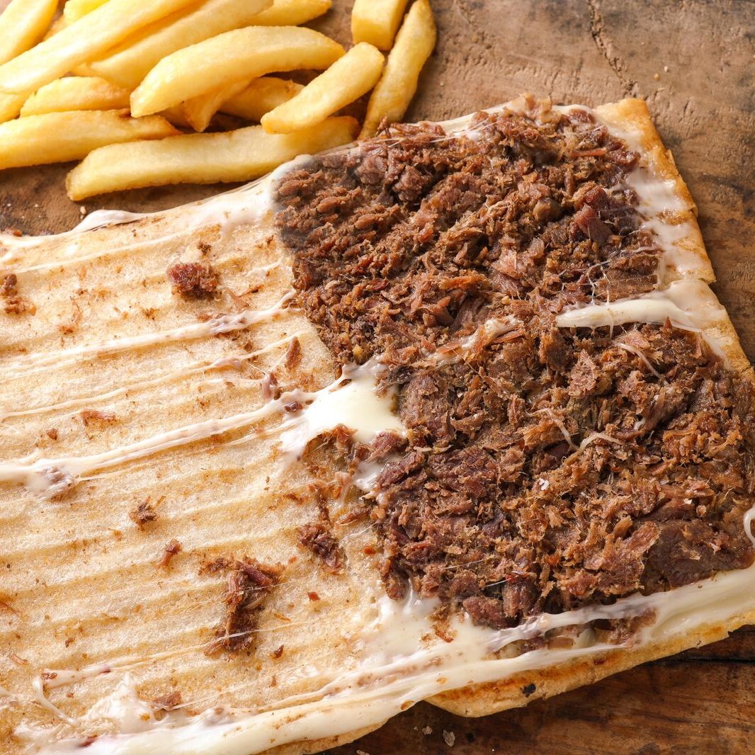 Y.E.Yumurtalı Kavurmalı Kaşarlı Tost