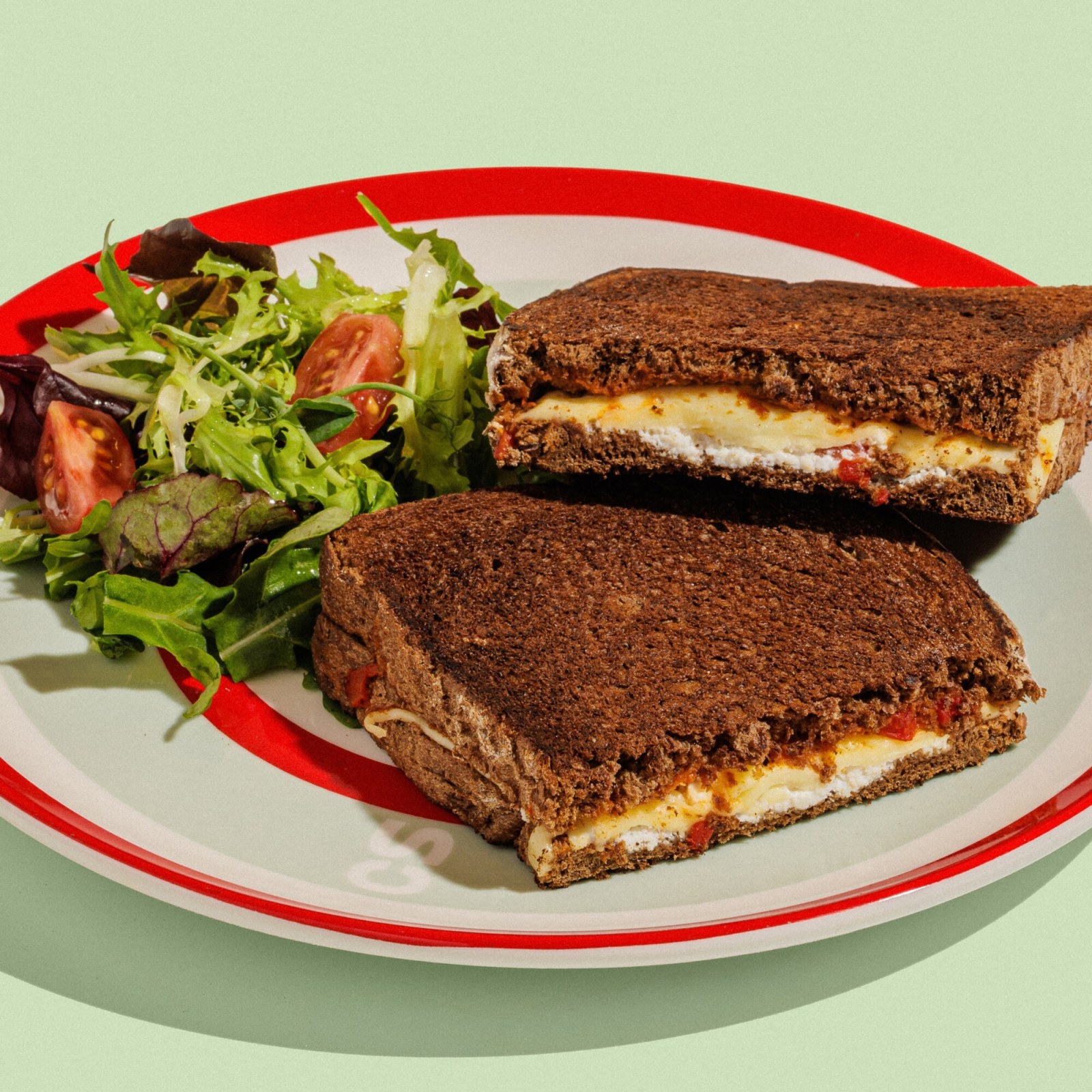 Tahıllı Siyah Alman Ekmeğine Light Tost