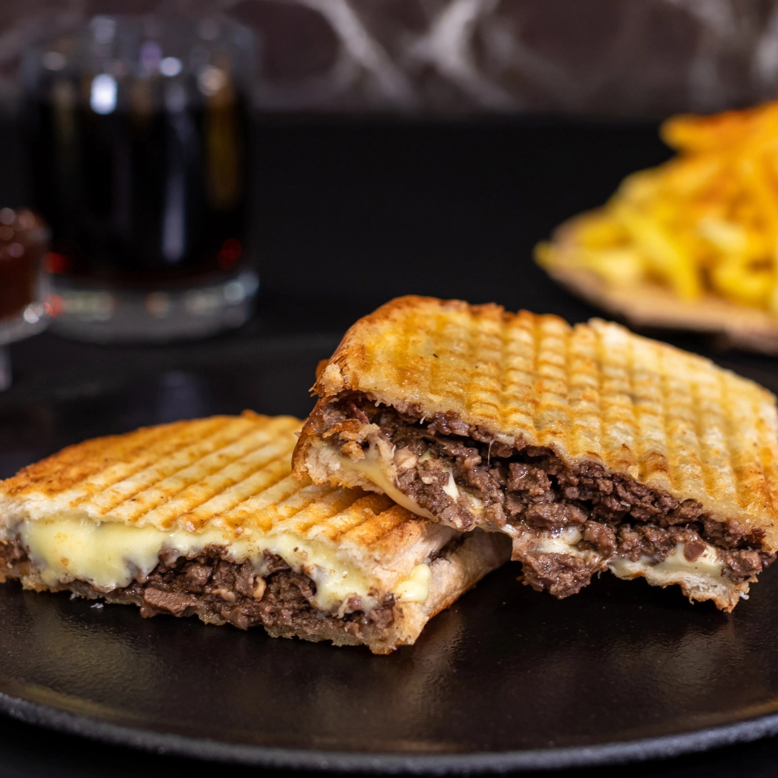 Kavurmalı Kaşarlı Tost