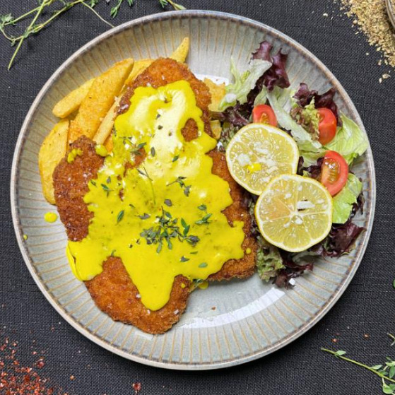Tavuk Şnitzel Cheddar Soslu