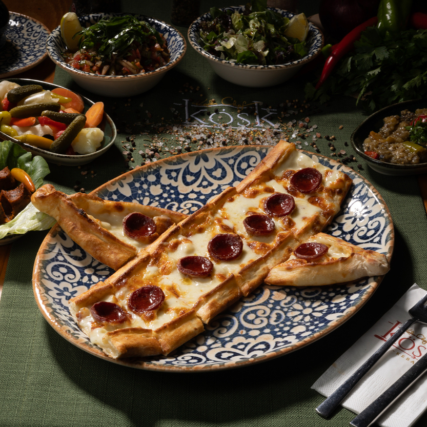 Sucuklu Kaşarlı Pide