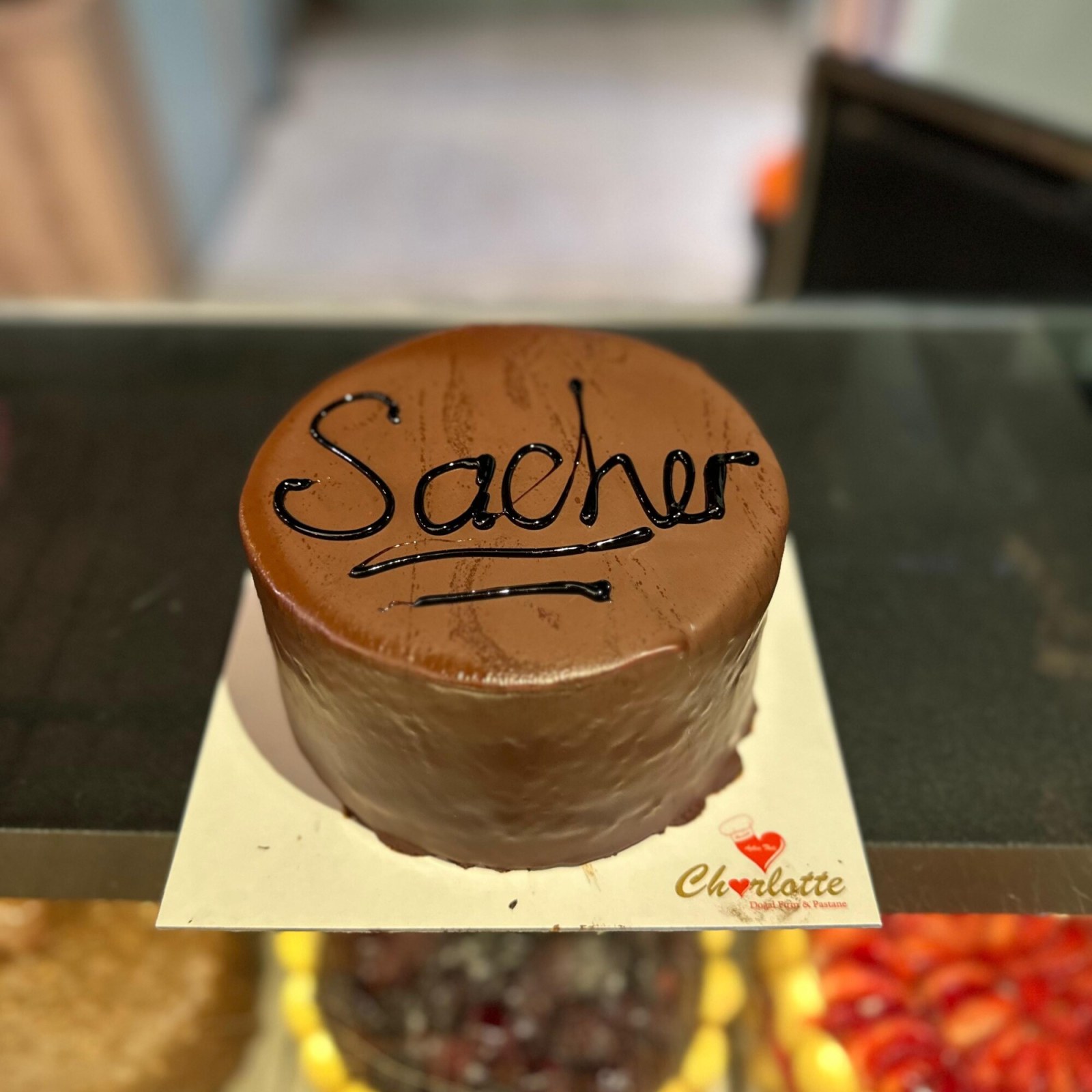 Sacher Çikolatalı Pasta (6 Kişilik)