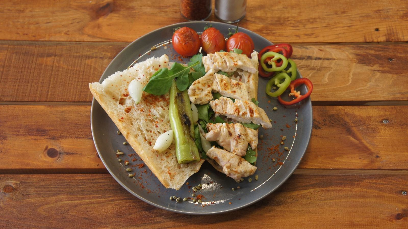 Yarım Ekmek Izgara Tavuk Bonfile