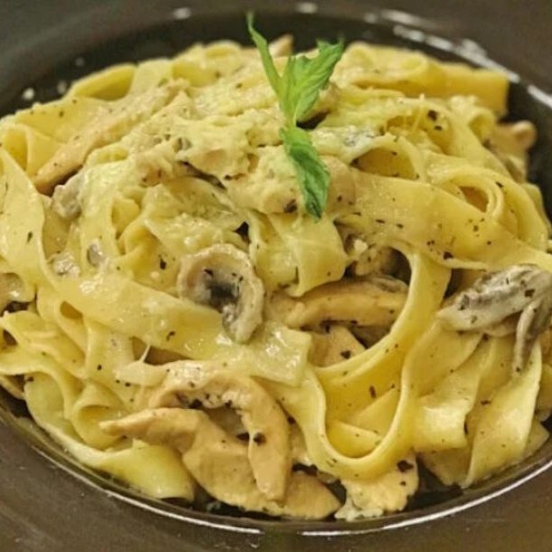 Fettuccine Alfredo