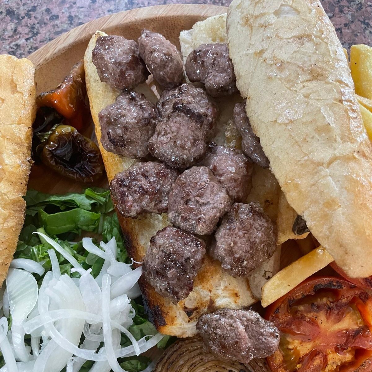 Yarım Ekmek Arası Köfte