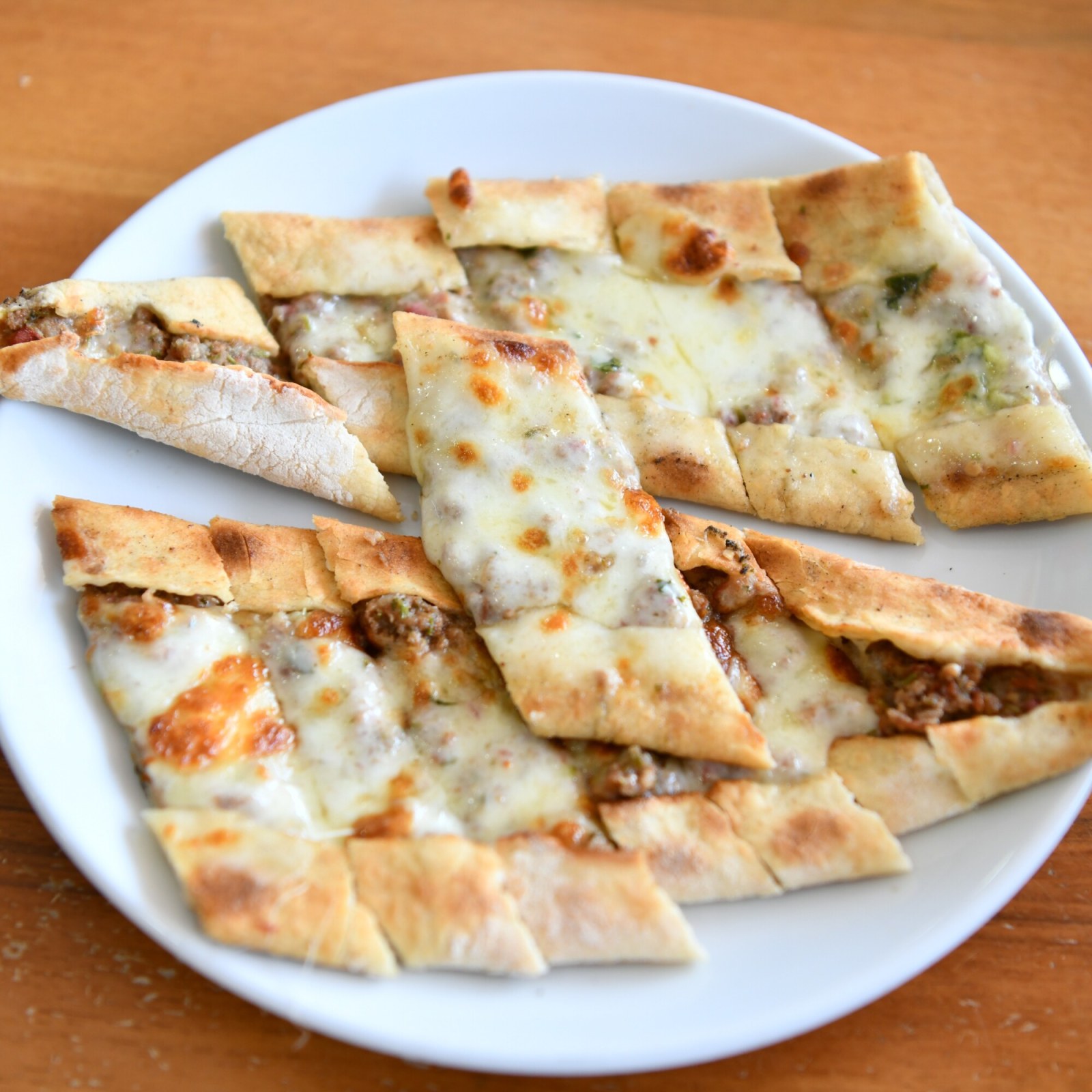 Kıymalı Kaşarlı Pide