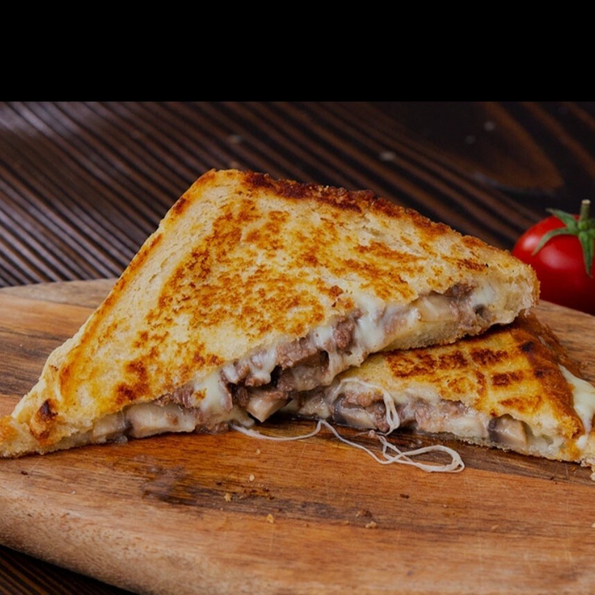 Kavurmalı Kaşarlı Tost