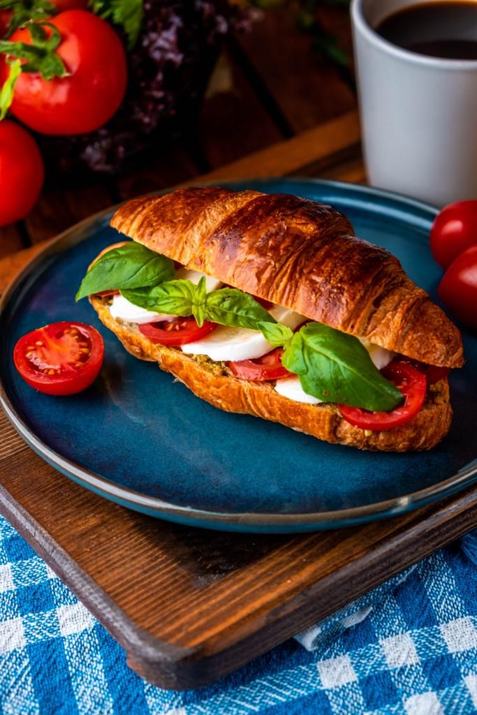 Caprese Kruvasan
