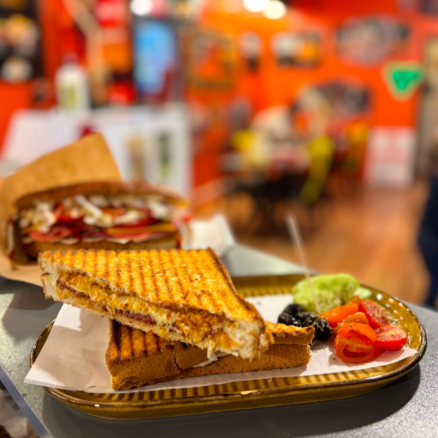 4*4 Jambonlu Tost /Domates, Salatalık, Zeytin ile