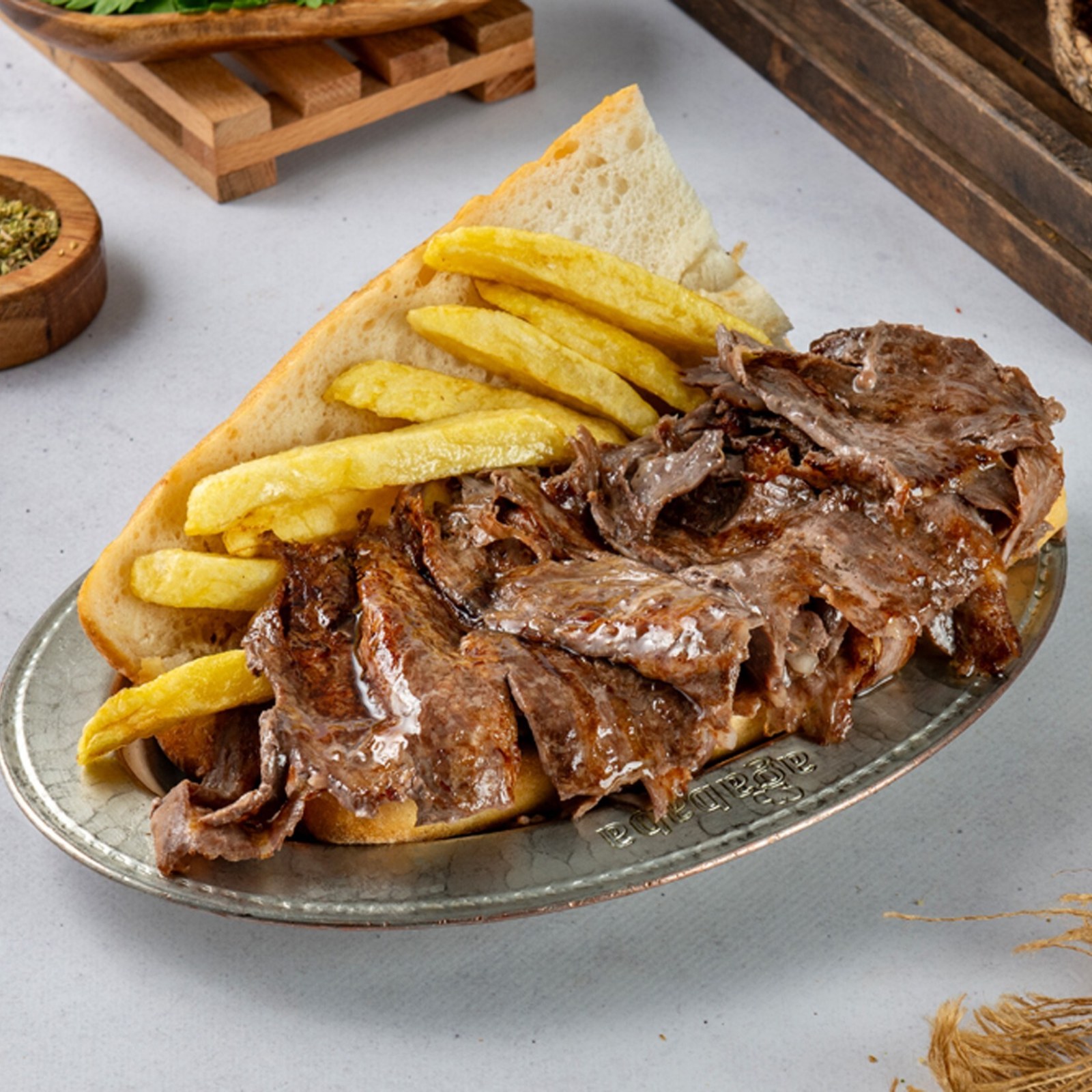 Yarım Ekmek Arası Et Döner