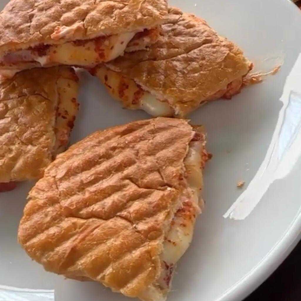 Tavuk Sucuklu Tost