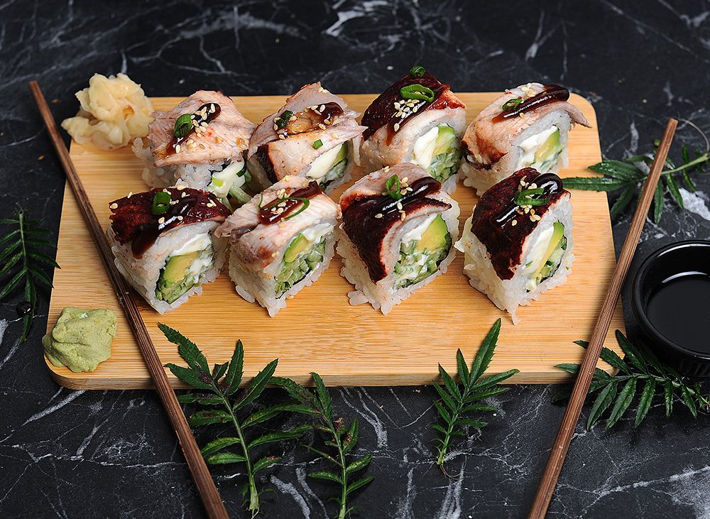 Dragon Roll (8 Parça)