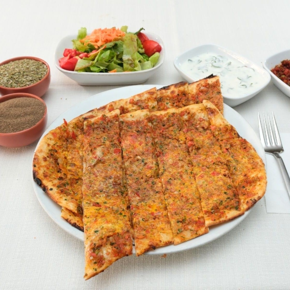 Kıymalı Yumurtalı Pide