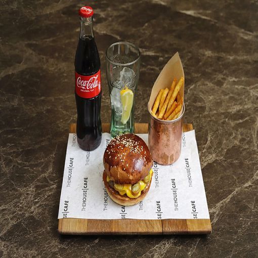 Cheeseburger + Coca Cola