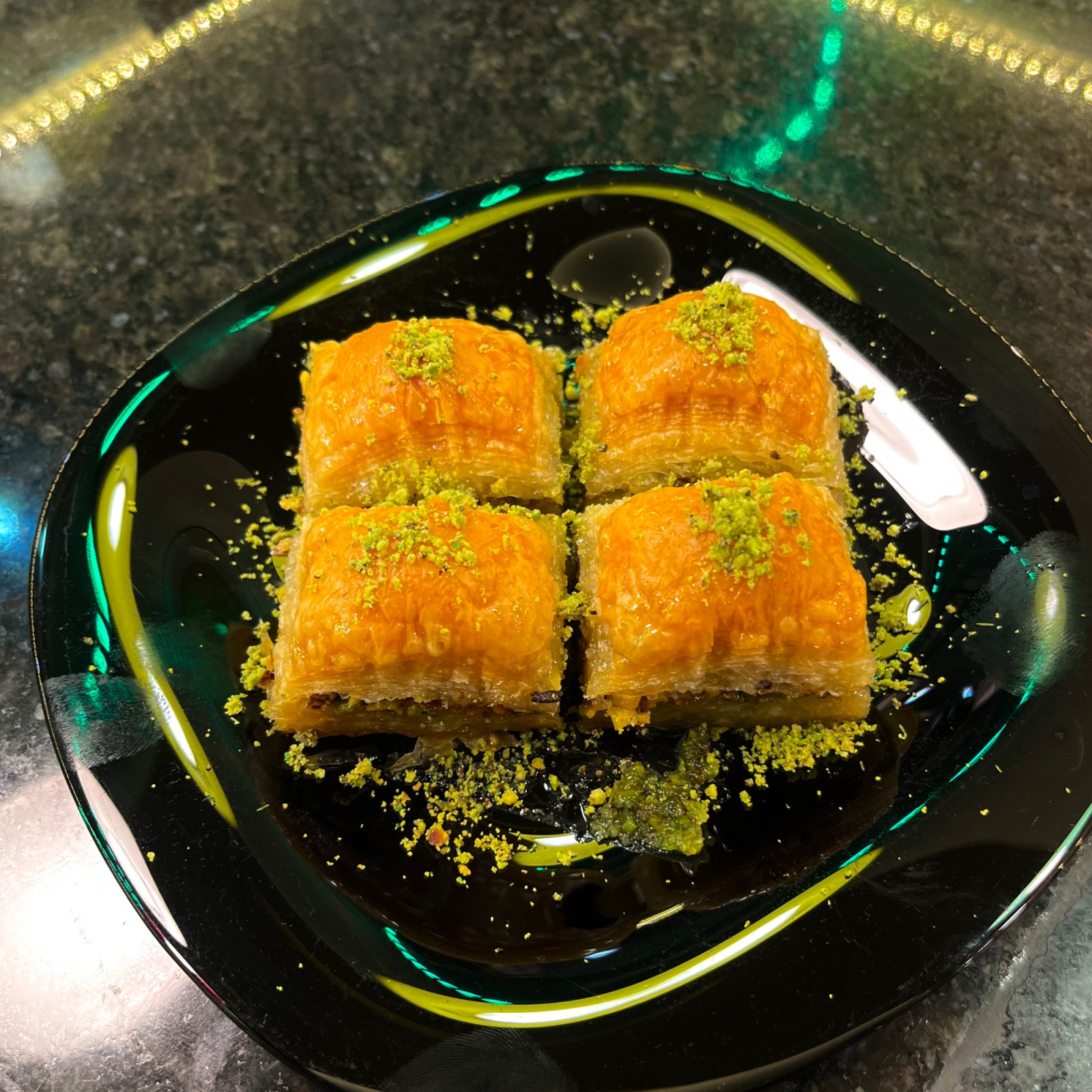 Fıstıklı Sade Yağlı Baklava (1 kg.)