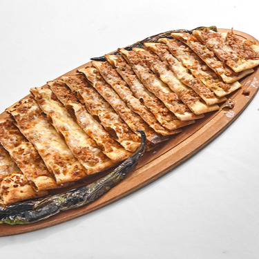 Kaşarlı Etli Pide